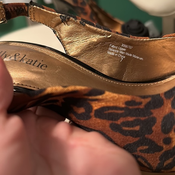Leopard Pumps! - Picture 3 of 5